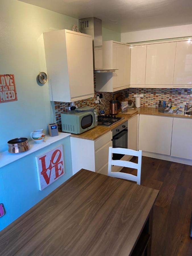 Great Rooms In An Uber Cool Flat! London Bridge Экстерьер фото